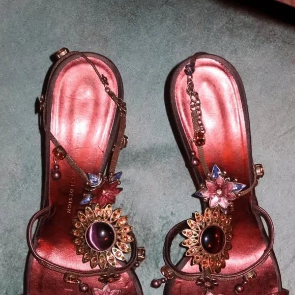 Elegant Embellished Sandals - Picture 2 of 3